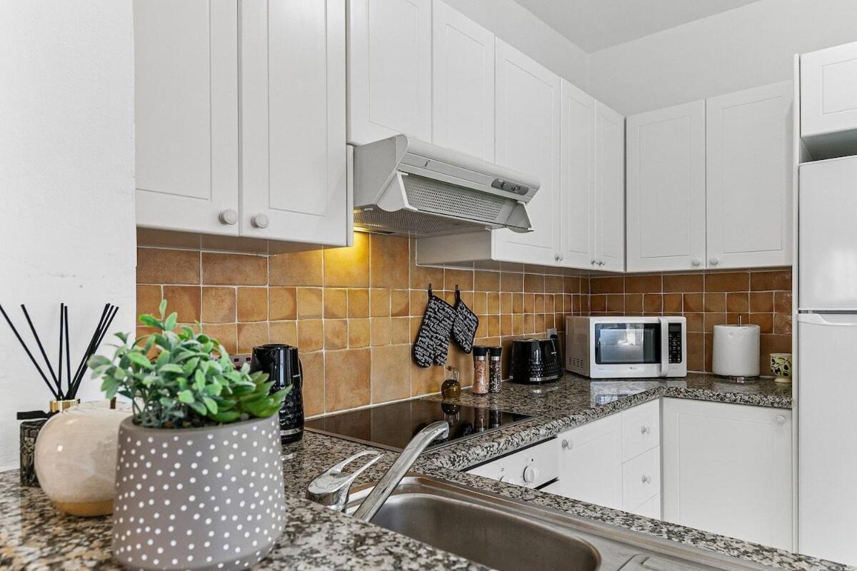 Paphos Limnaria Gardens Beautiful Apartment By Vichy מראה חיצוני תמונה